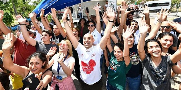Başkan Soyer: Her konuda gençlerimizin yanındayız