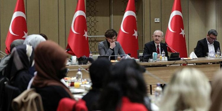 CHP Lideri Kılıçdaroğlu 28 Şubat Mağdurlarıyla Buluştu: Ahdim Var Bu Ülkeyi Barıştıracağım, Bu Ahdim Benim Mirasım Olacak