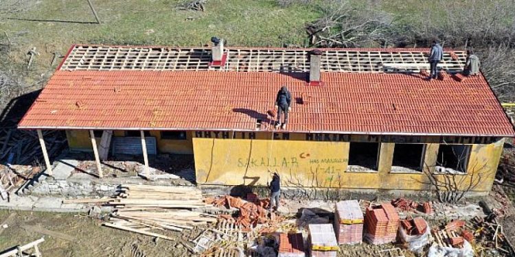 Eski okul binası çok amaçlı tesise dönüşüyor