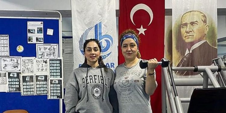 Kifoz hastası kadın sporla duruşunu düzeltti
