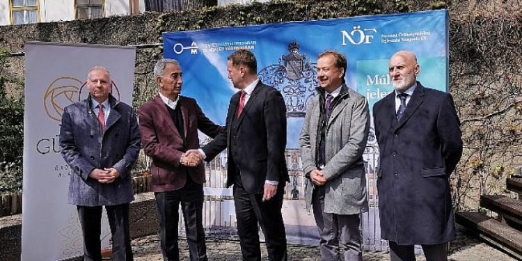 Adnan Polat, Macaristan’da Yakovalı Hasan Paşa Camii’nin Yeni Sergisinin Açılışını Yaptı