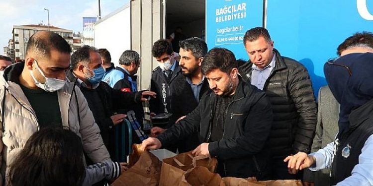 Bağcılar’da her gün iftarlık kumanya dağıtılıyor
