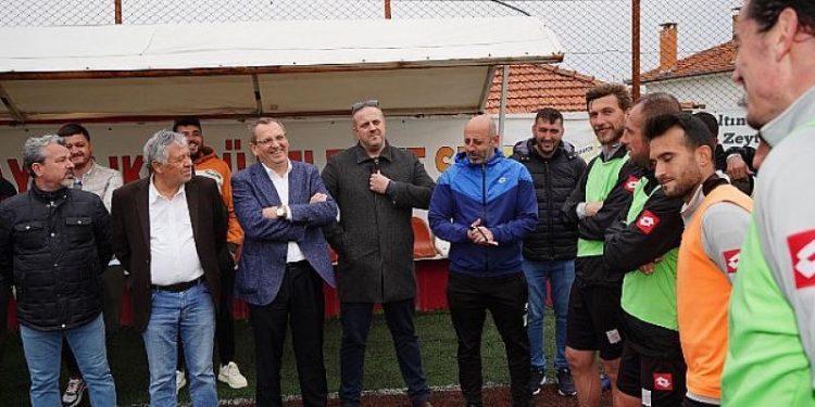 Başkan Mesut Ergin’den Ayvalıkgücü Belediyespor Antrenmanına Motivasyon Ziyareti