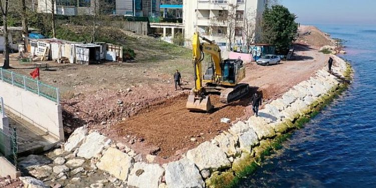 Değirmendere-Halıdere sahil düzenlemesi hızla devam ediyor