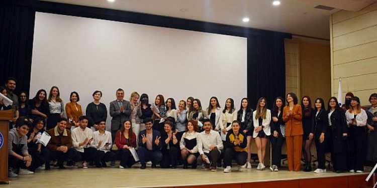 Egeli iletişimcilerle iş görüşmesi simülasyonu
