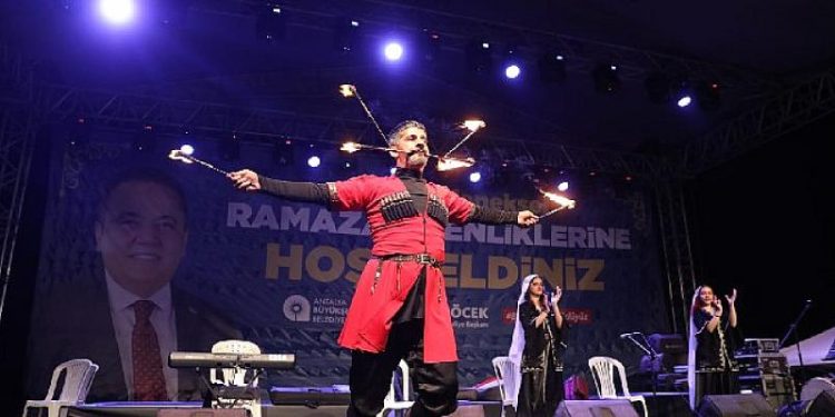 Kafkas oyunları ve yöresel türkülerle keyifli bir Ramazan akşamı