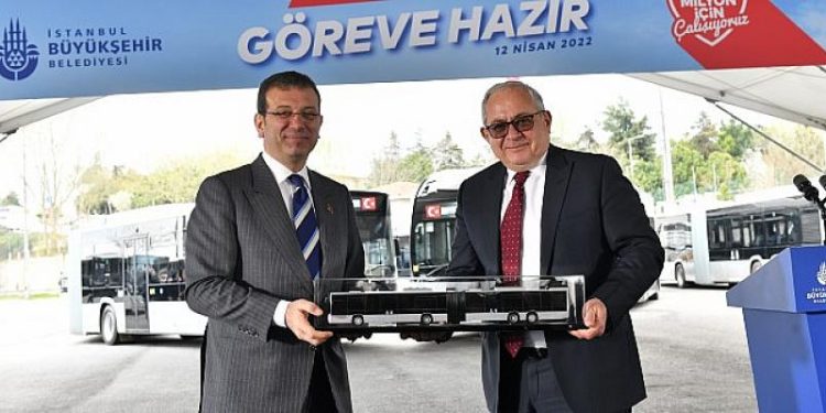 Otokar, İstanbullular için özel olarak ürettiği metrobüslerin ilk 20 adedini teslim etti