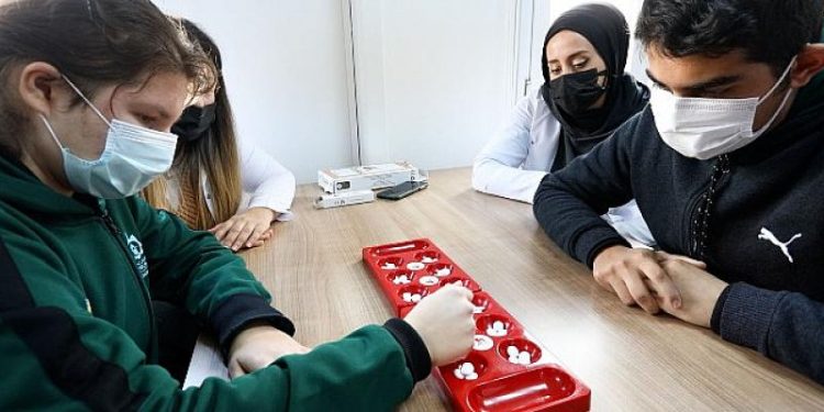 Özel bireylere zekâ oyunları eğitimi