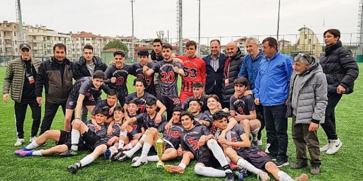 U-18 Takımı Şampiyonluk Kupasını Başkan Silgapar’a Getirdi