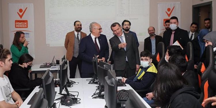 ZEYGEM Bilişim Teknolojileri Akademisi’ne Rektör ve Dekanlardan Ziyaret